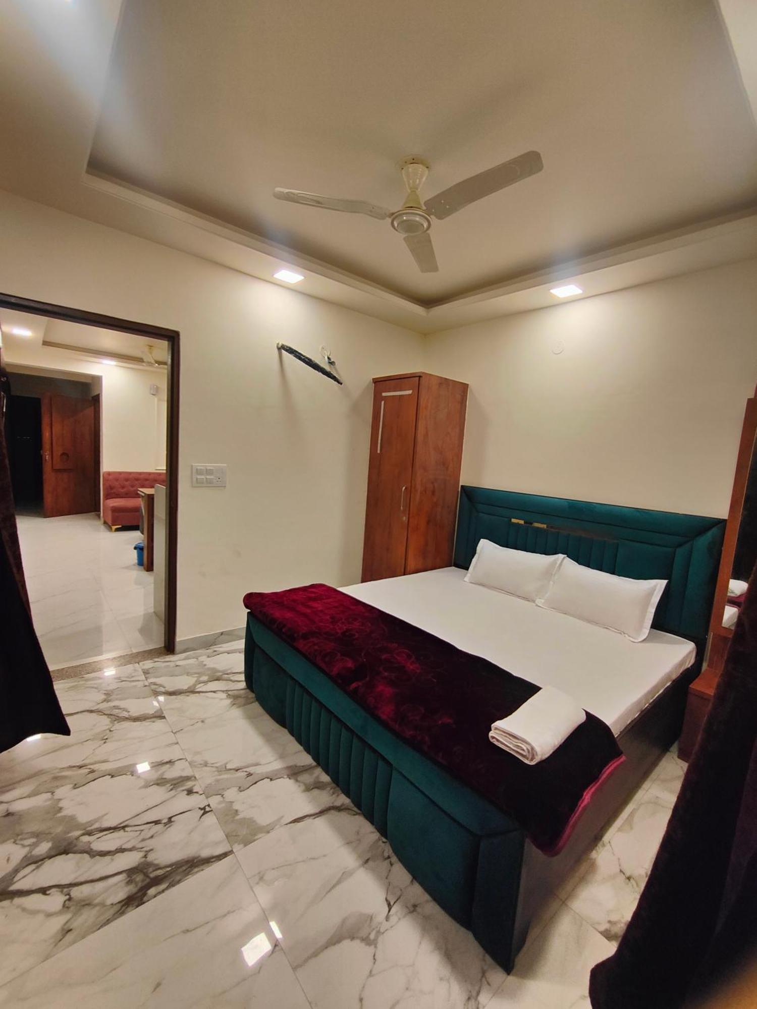 Apartment Pinkcity Pransh Heights